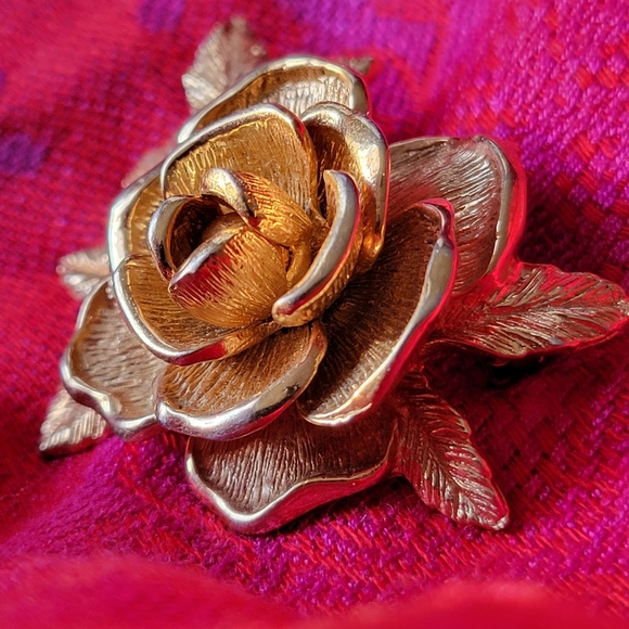 Relisted -vintage Rose brooch Sarah Coventry gold tone flower pin - Picture 6 of 8